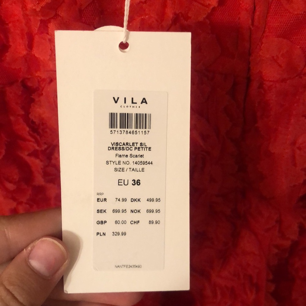 Red Dress - Picture 5 of 5